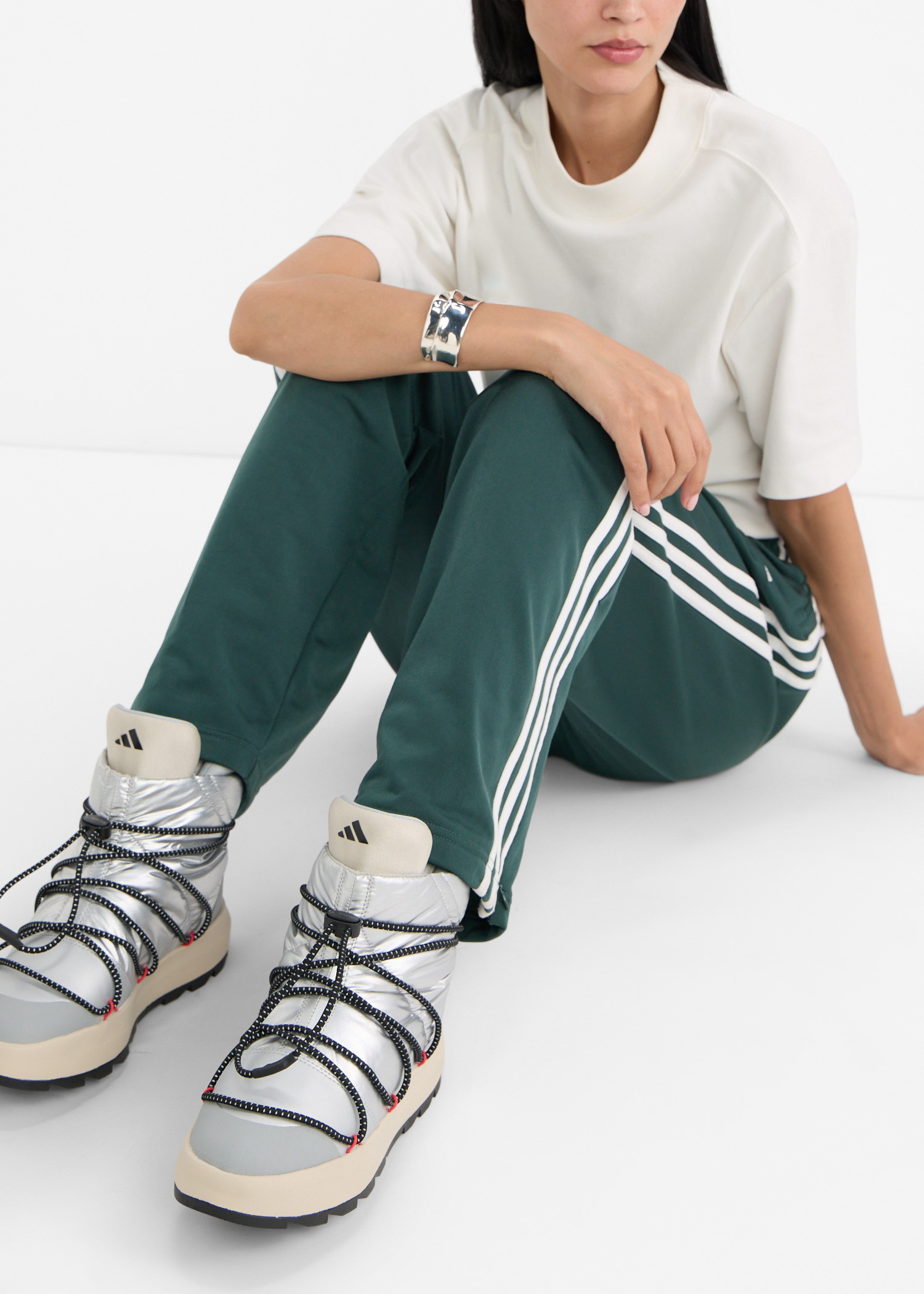 نمای دیگر کفش زنانه آدیداس adidas x MOON BOOT ACE MID مدل JQ7849